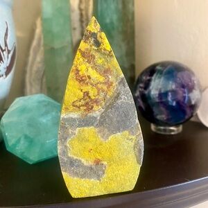 🐝 Raw & Polished Bumblebee Jasper Freeform Tower – Yellow & Charcoal Point